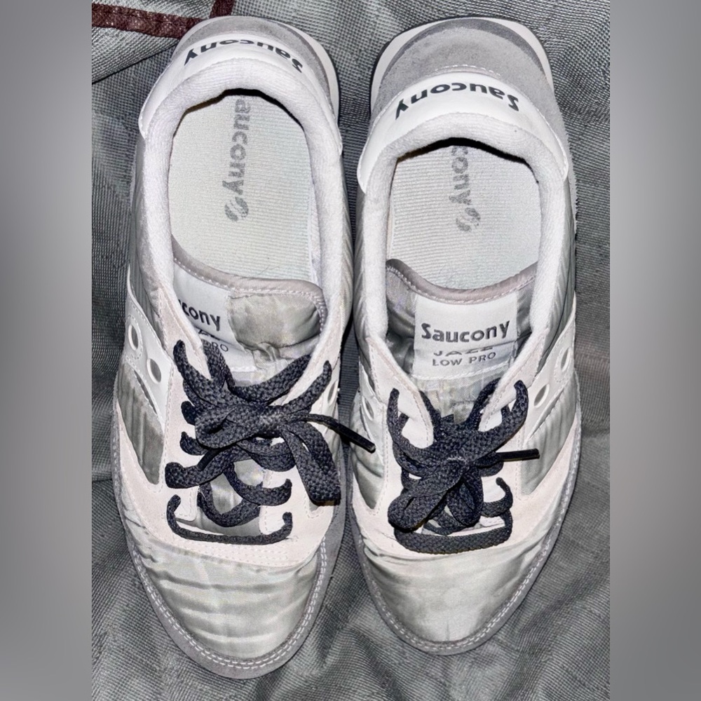 Saucony JAZZ Low Pro Grey and Silver Sneakers (Like New) Men’s Sz 9